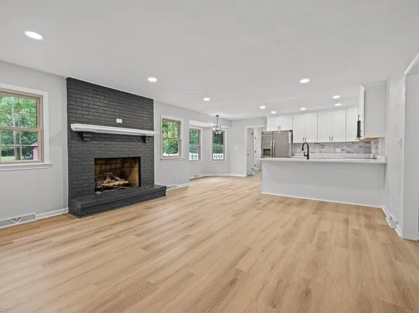 3708 Douglas Rd, Chesapeake, VA 23322
