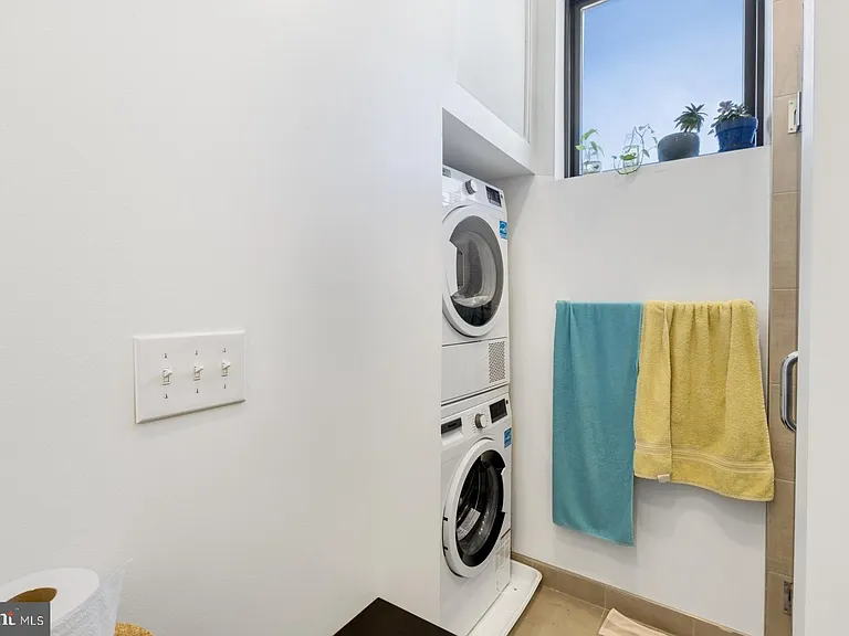 1935 E Hazzard St #302 — Photo 10