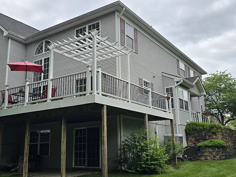 222 Fountayne Ln — Photo 3