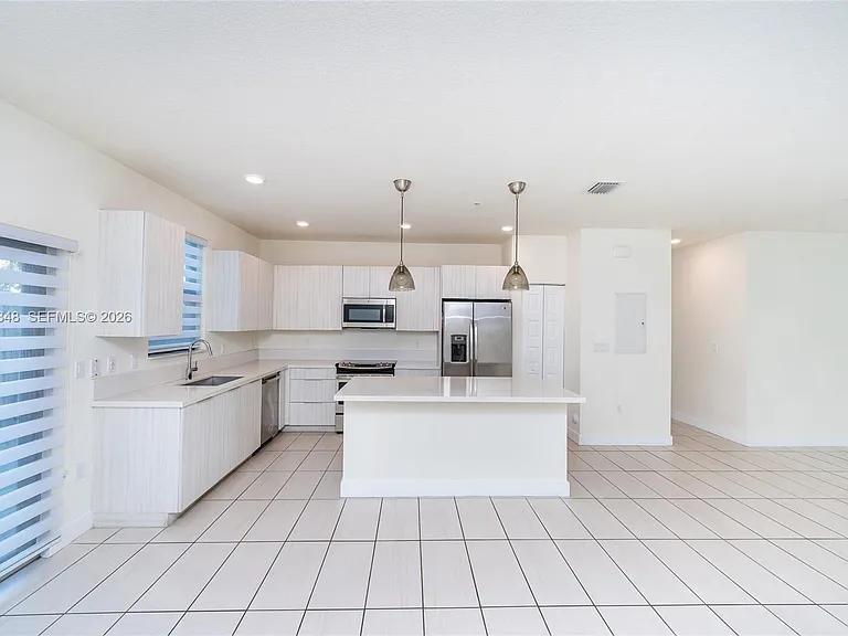 10461 NW 82nd St #10 — Photo 10