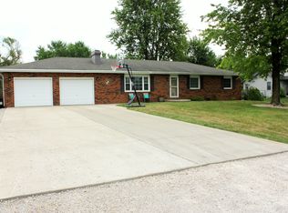 14490 Prairie Trl, Athens, IL 62613