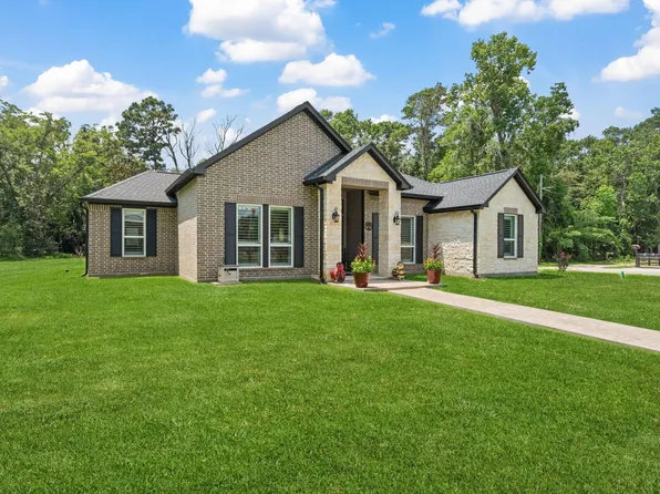 3004 Tyler St, Dayton, TX 77535