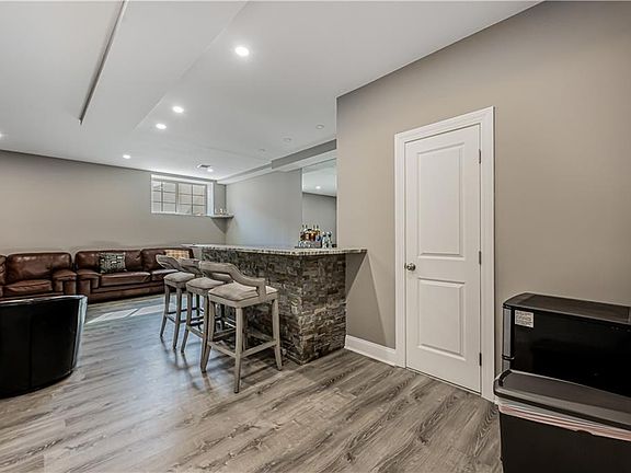 3rd image of 30 Persimmon Ln