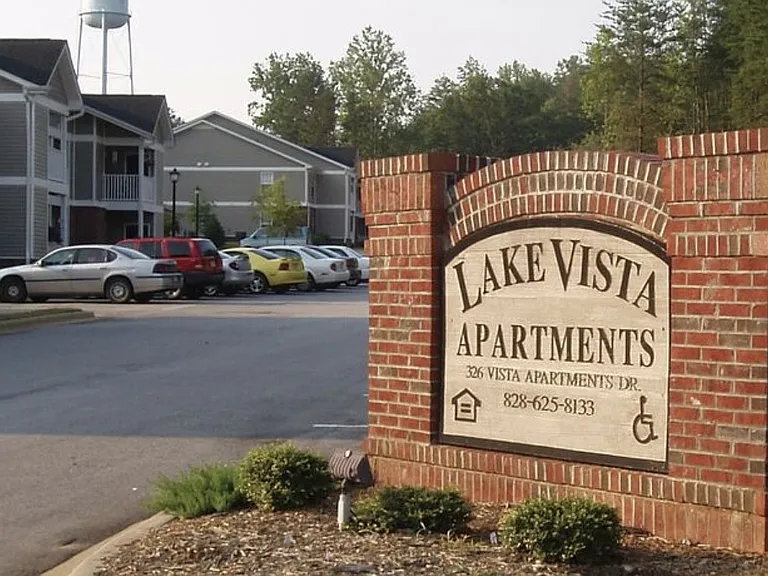 Lake Vista — Photo 7
