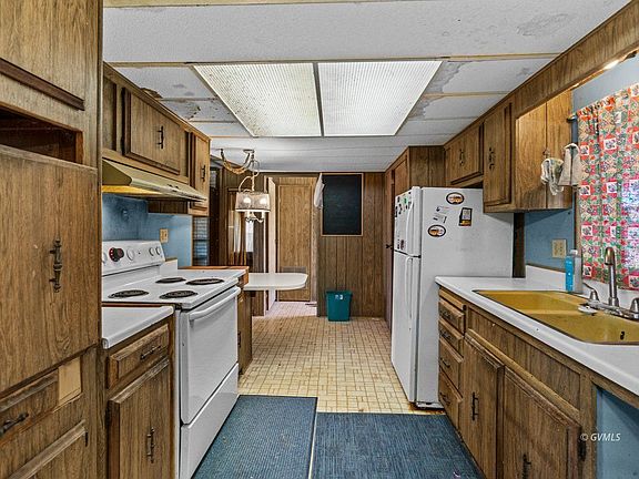 2nd image of 581 Franklin Rd