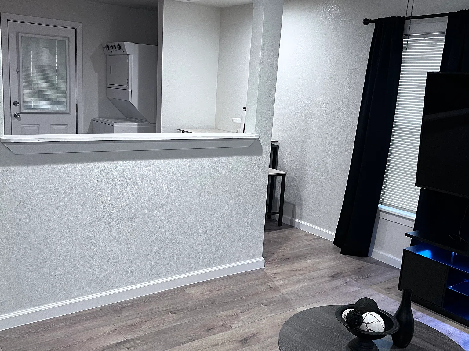 2 bed, 650 sqft, $2,200 — Photo 1
