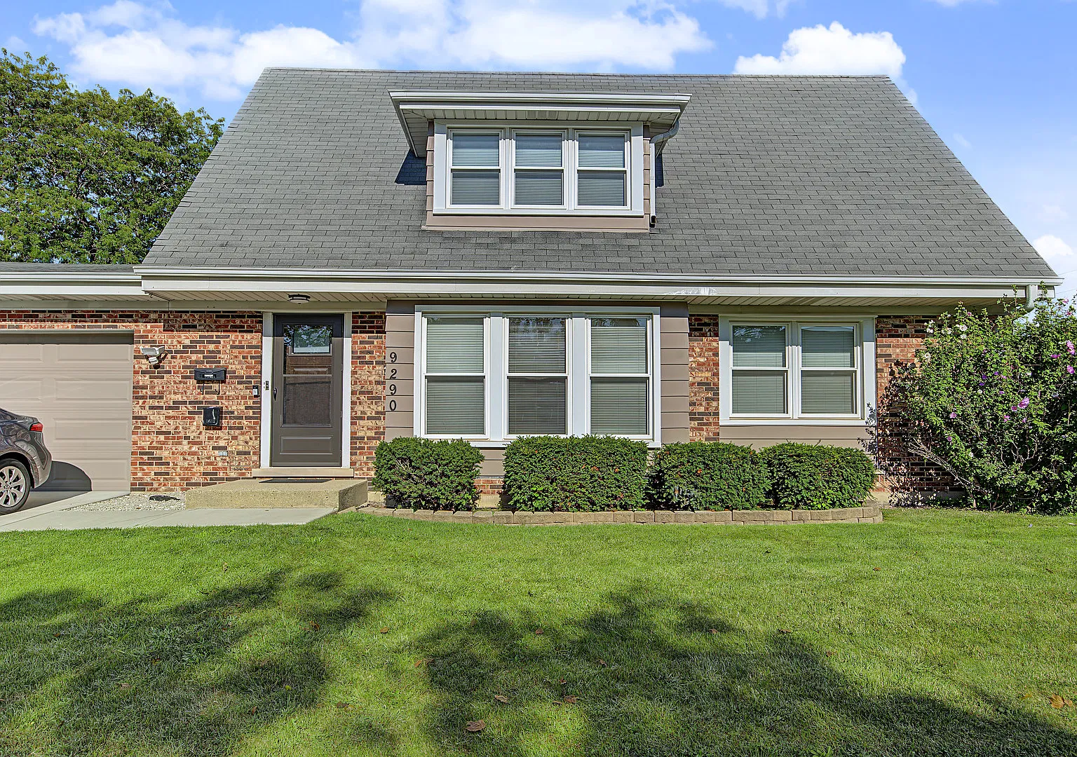 3 bed, 1000 sqft, $2,100 — Photo 1