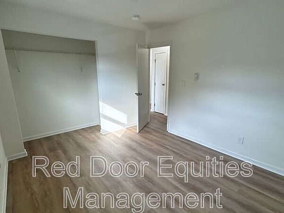 5th image of 129 W Walnut St APT N