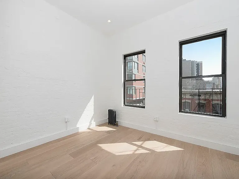 245 E 30th St #63 — Photo 4
