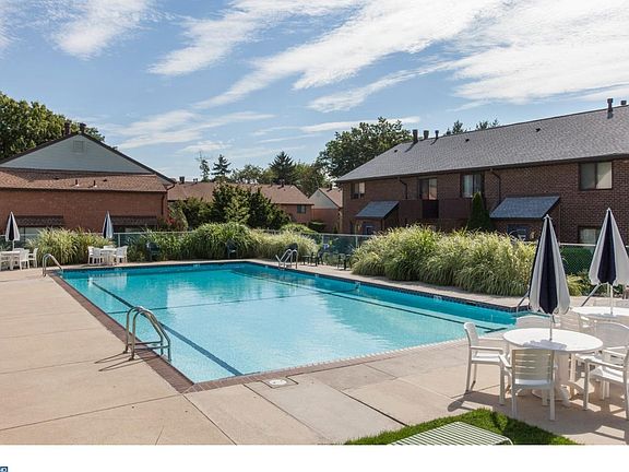 Swimming pool is just behind the unit, but far enough away from any pool noise.