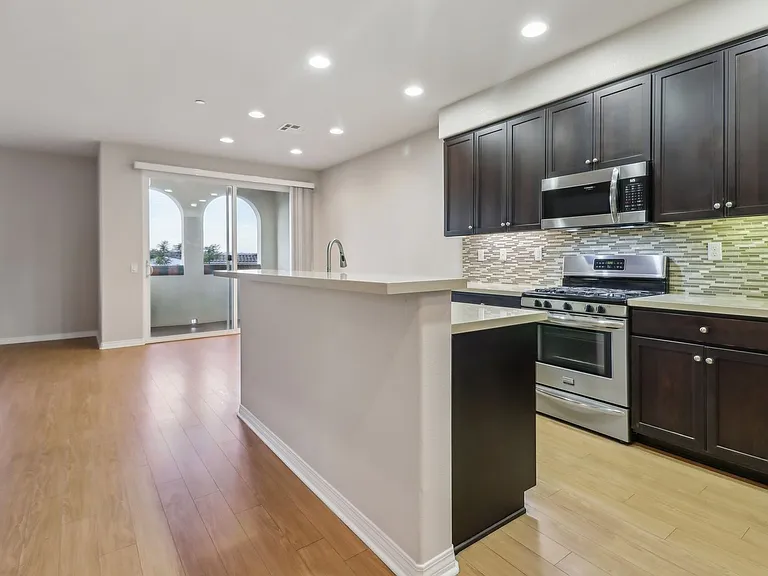 Costa Pointe Luxury 3-4 Bedroom Townhomes — Photo 50
