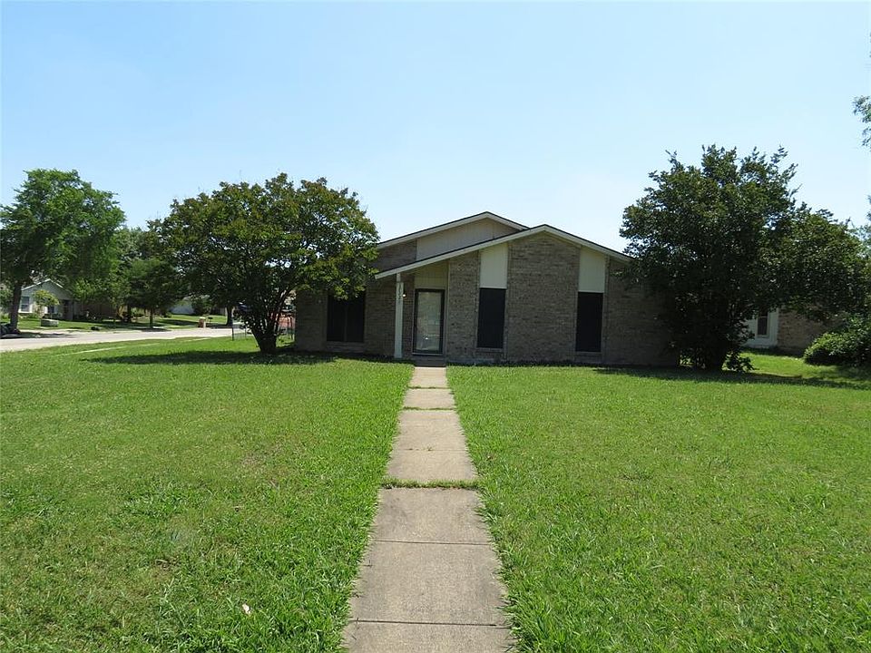 1st image of 1722 Delaford Pl