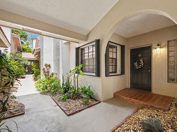 4th image of 905 SE 12th Court #15