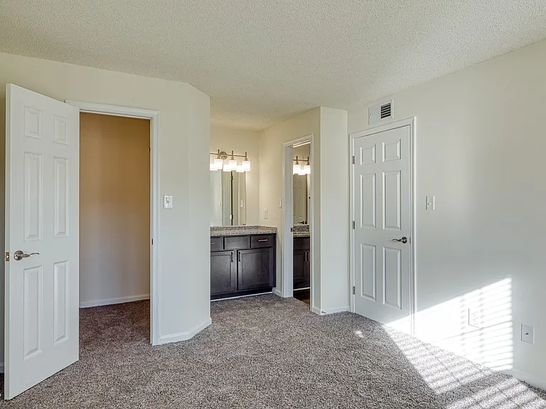 Latitudes Apartments — Photo 30
