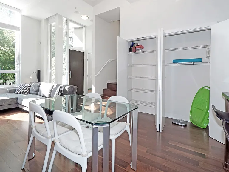 1045 Richards St — Photo 11