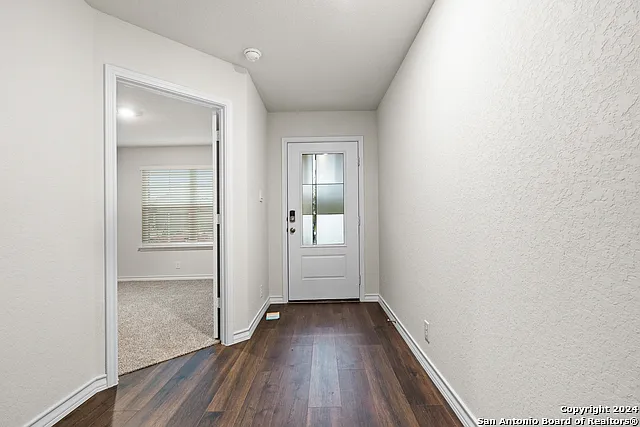 3 bed, 2.0 bath, 1650 sqft, $1,900 — Photo 2