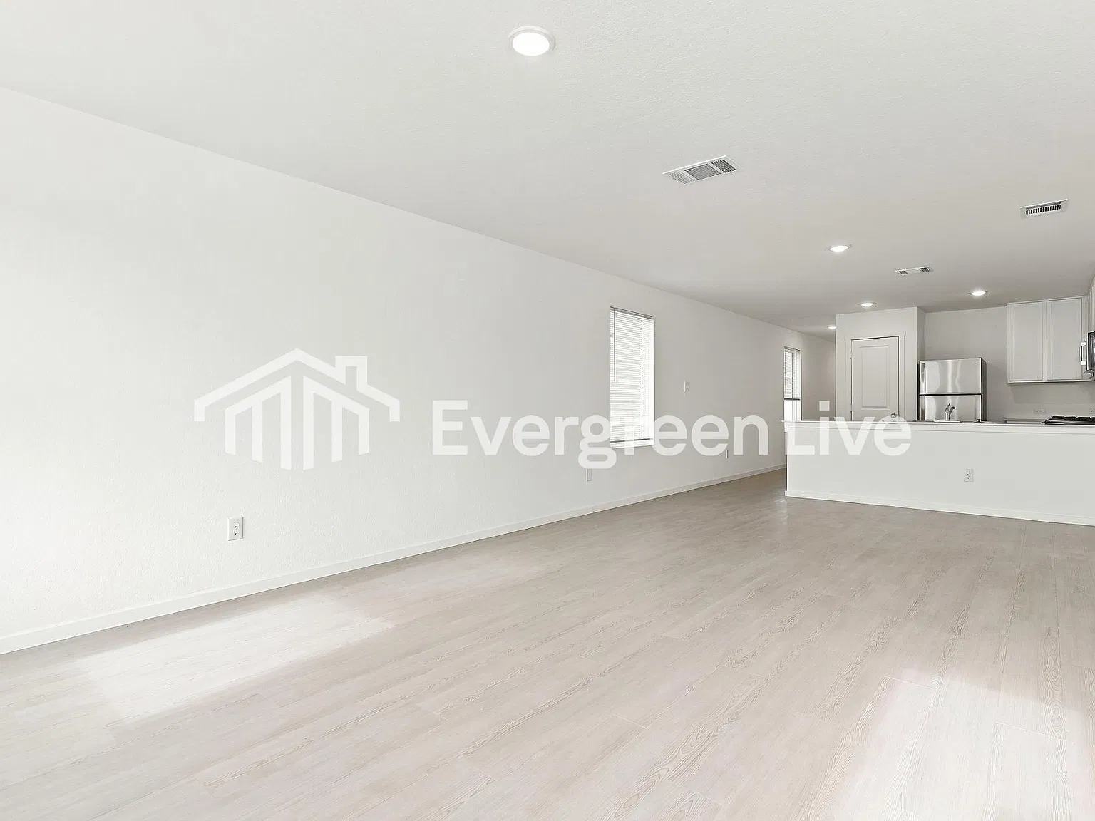 4 bed, 2.0 bath, 1483 sqft, $1,420 — Photo 3