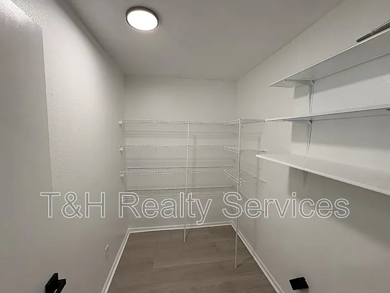 2145 Shadowbrook Dr — Photo 7
