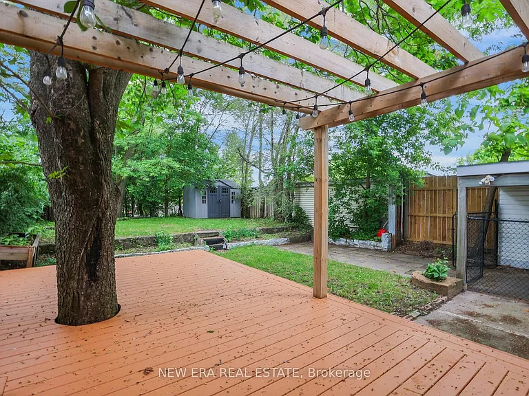 219 Lancaster St W — Photo 44