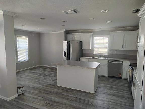 2nd image of 254 San Carlos St