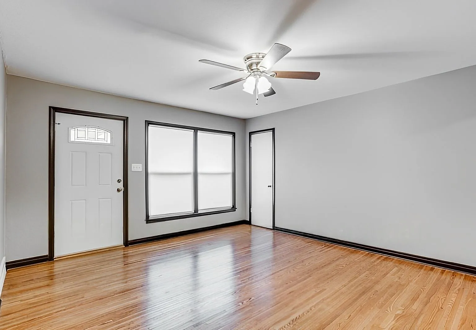 716 S Oliver Ave — Photo 2