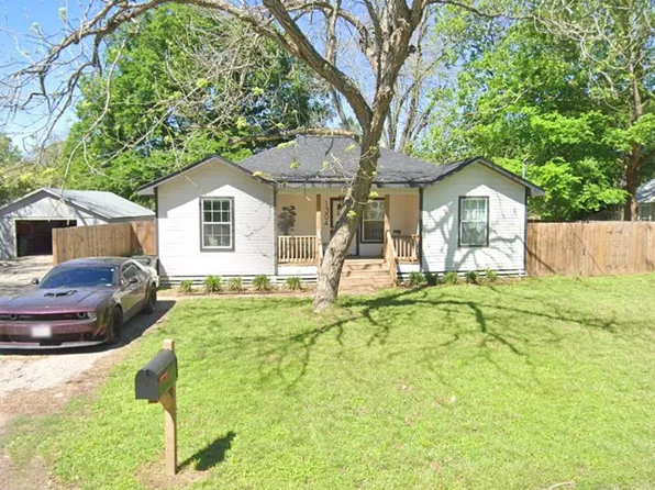 1304 Rampart St, Columbus, TX 78934