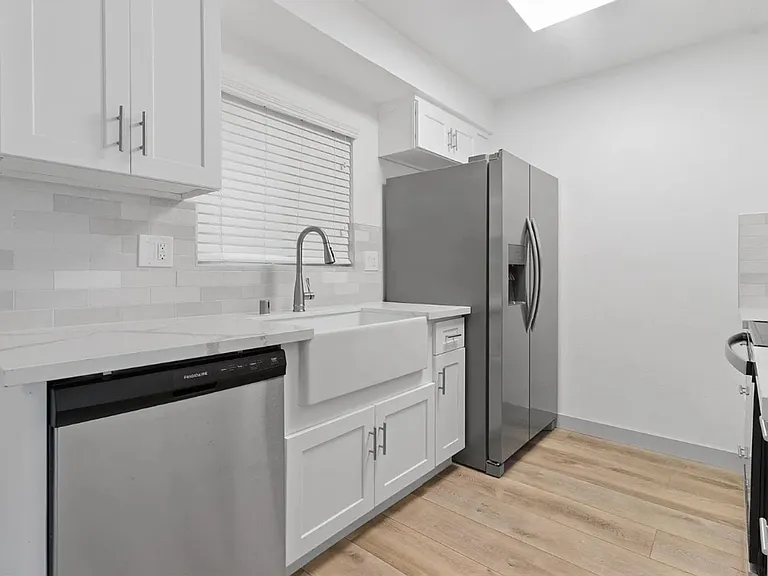 1151 N Peck Ave — Photo 32
