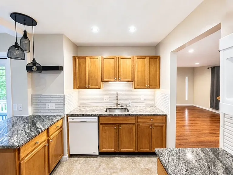 3703 Mount Vernon Ave — Photo 10