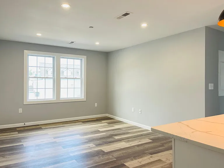 487 Lincoln St #6 — Photo 3