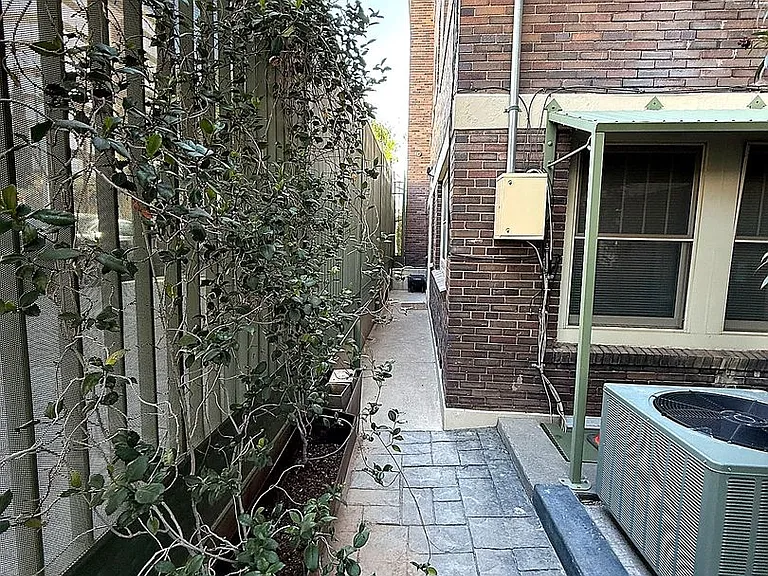 1715 & 1717 N Stanton St — Photo 10