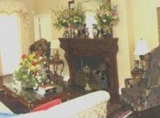 26 Waverly Ln, Grosse Pointe Farms, MI 48236