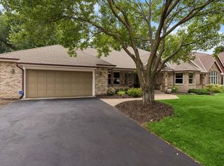 2488 Hillwood Dr E, Maplewood, MN 55119