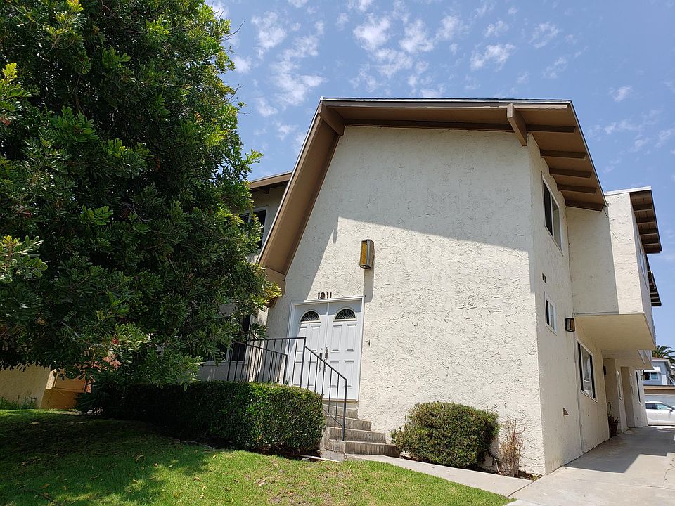 4-Unit building. Each unit has its own rooftop deck.