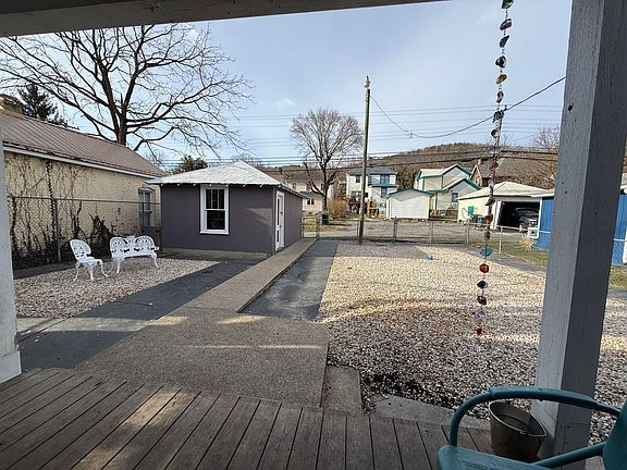 4th image of 120 Ridgeway St W