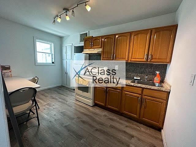 2nd image of 18 Bayville Ave #2F