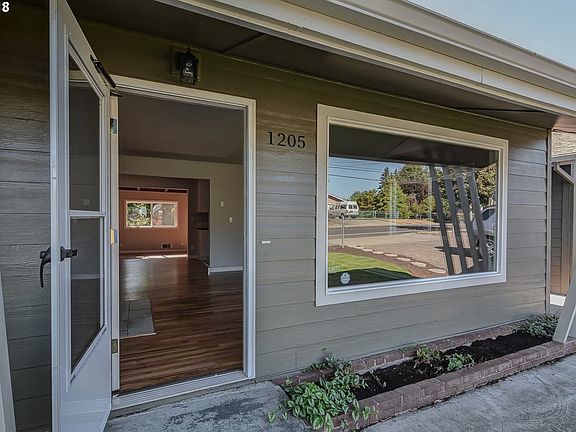 4th image of 1205 SE 21st Ave