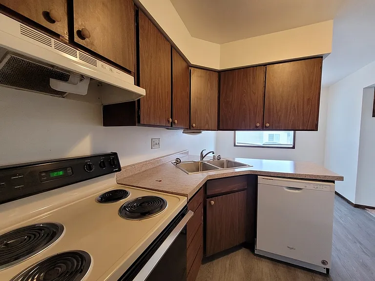 927 Louise St #1 — Photo 2