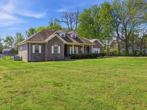 435 Long St W, Mc Ewen, TN 37101