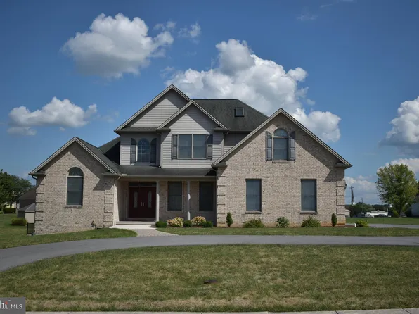 11 Celestial Ter, Greencastle, PA 17225