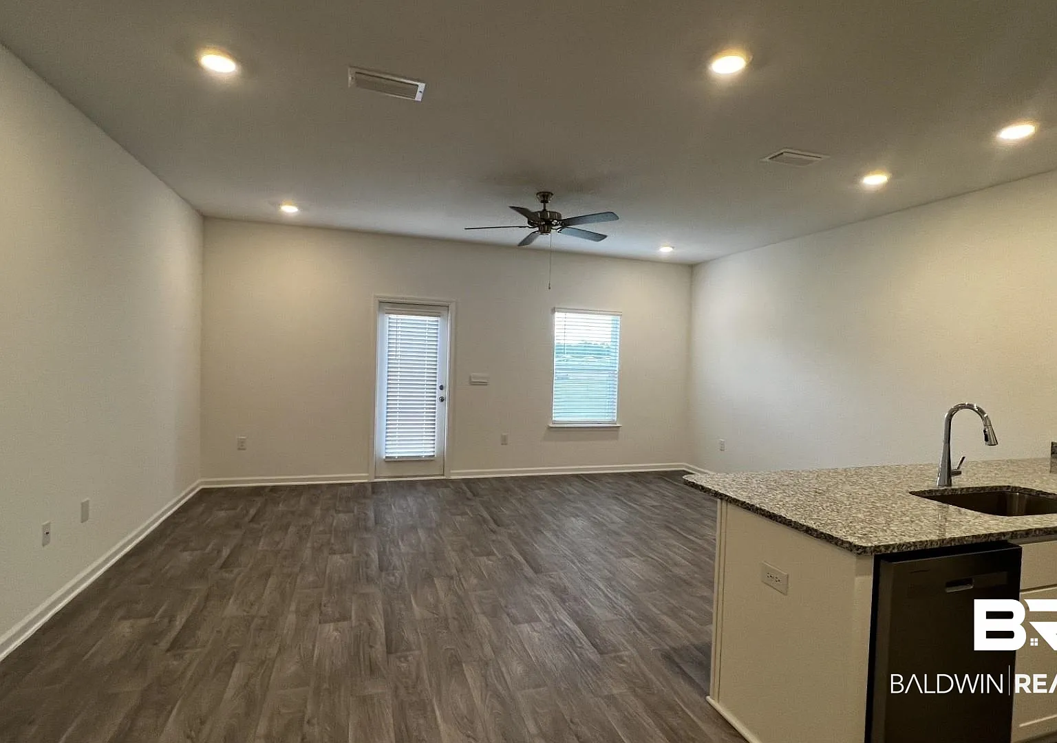 3 bed, 2.5 bath, 1437 sqft, $1,800 — Photo 3