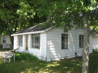 18889 Riverview Dr, Three Rivers, MI 49093