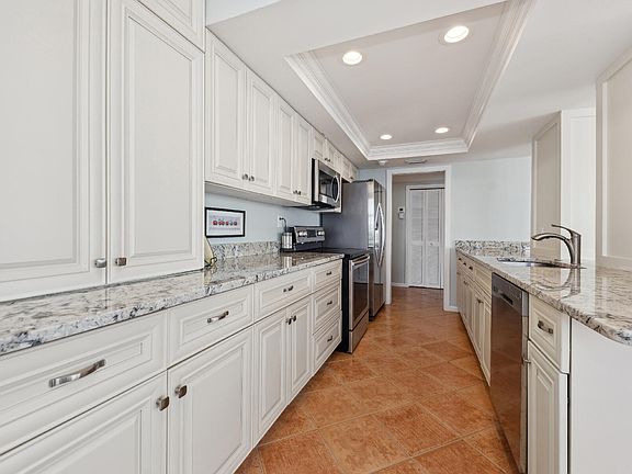 5th image of 5480 N Ocean Drive #B7c