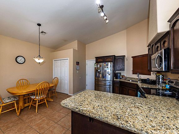 5th image of 709 S Clifford Way