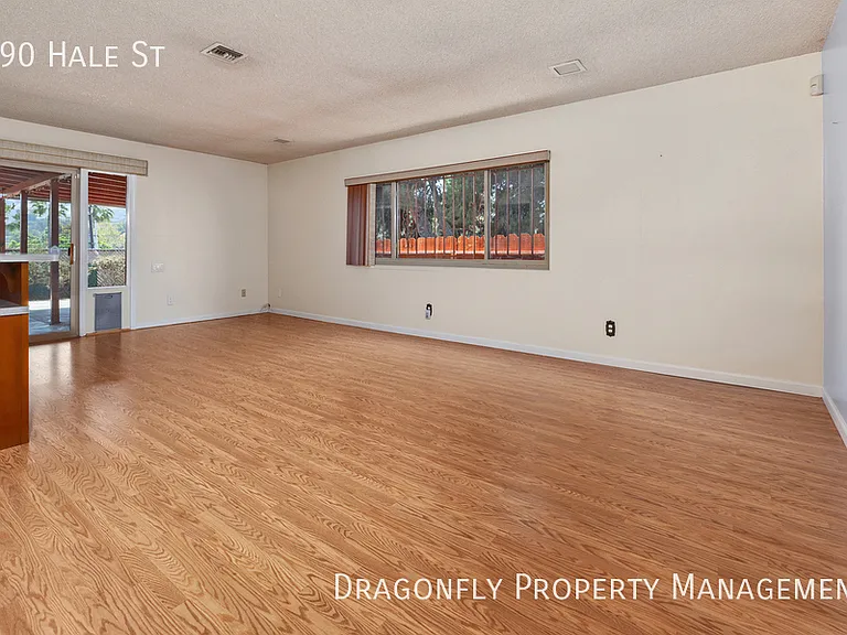 490 Hale St — Photo 19