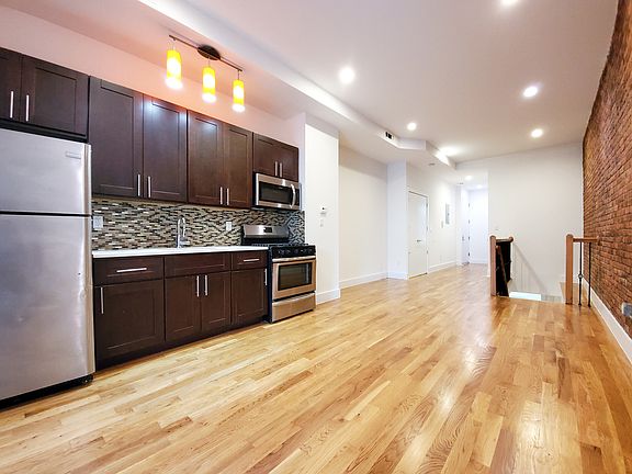 4th image of 841 Kent Ave #1R
