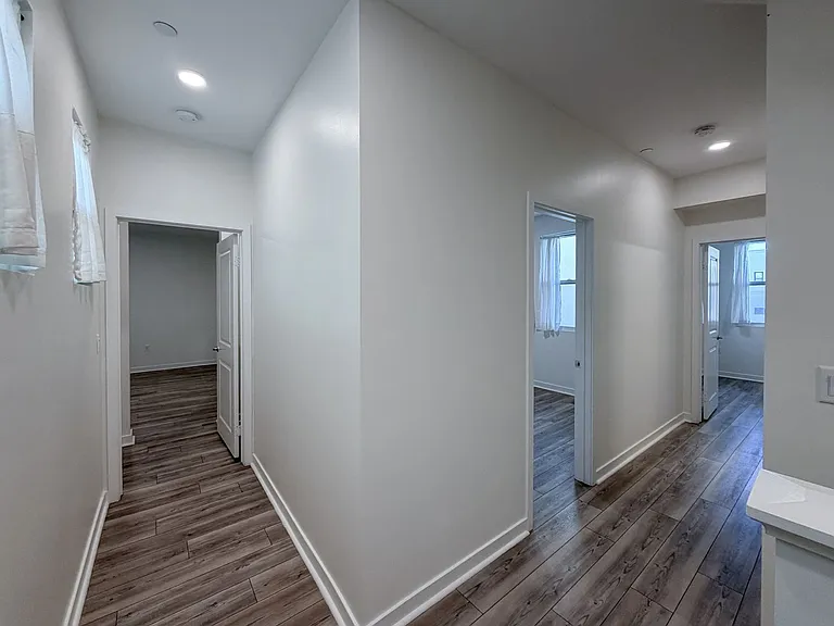 1568 E Thompson Blvd — Photo 21