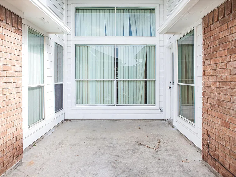6223 Newbury Dr — Photo 24