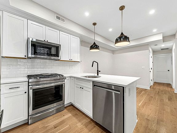 3rd image of 5 Garden Ct #3