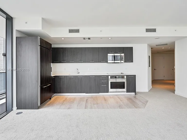 45 SW 9th St #1806 — Photo 7