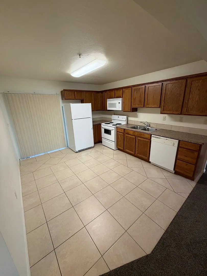 719 Yale Ave - Unit C — Photo 2